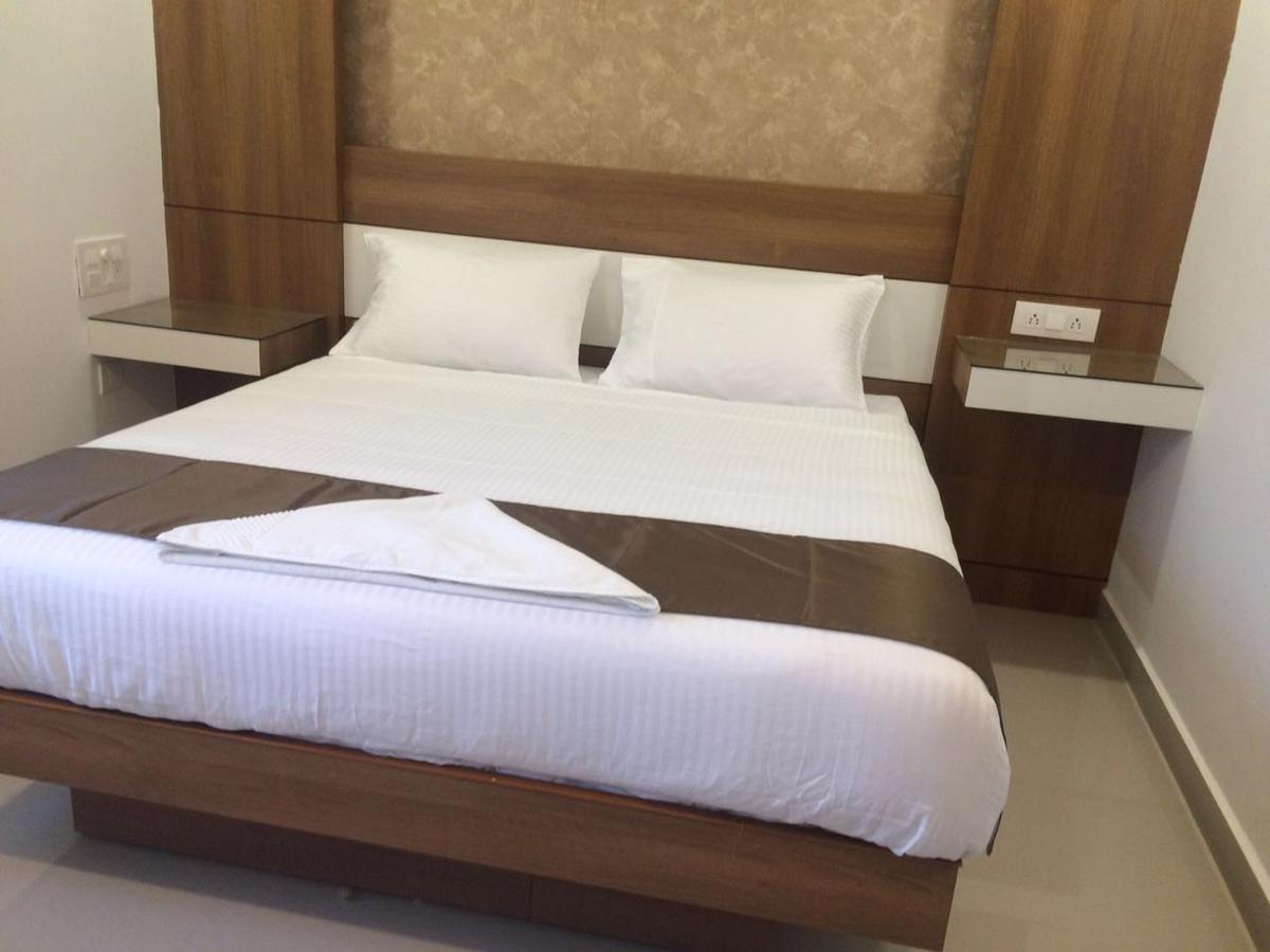 The Galaxy Suites Kochi Exterior foto
