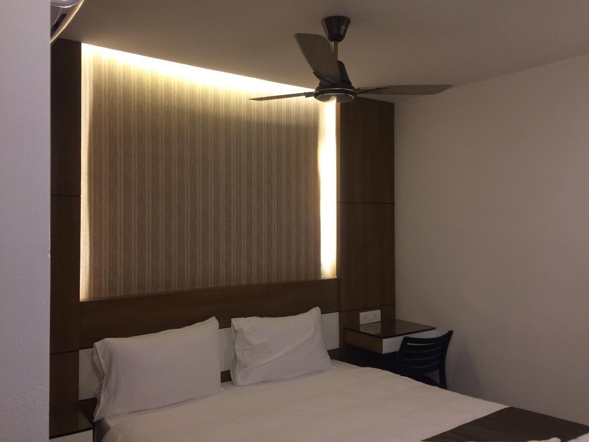 The Galaxy Suites Kochi Exterior foto