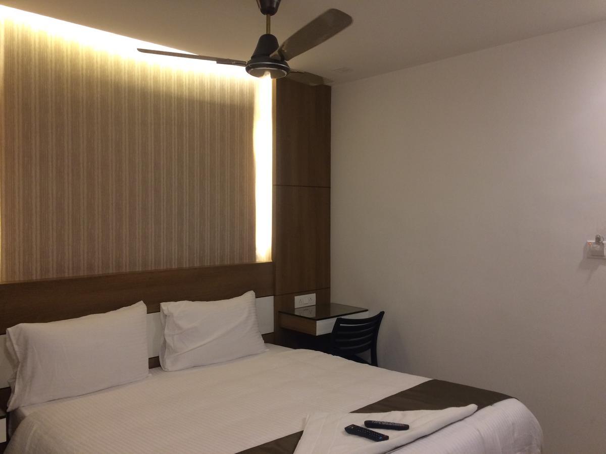 The Galaxy Suites Kochi Exterior foto